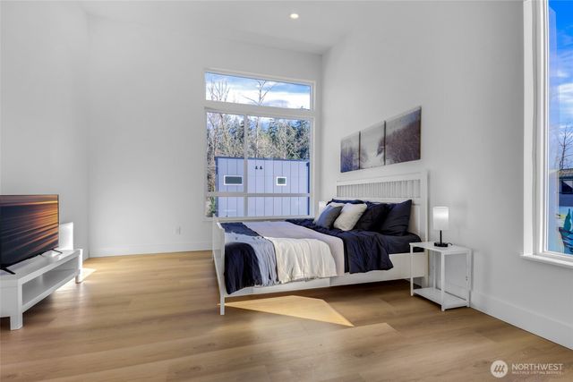 10630 E Riverside Dr, Bothell, WA 98011