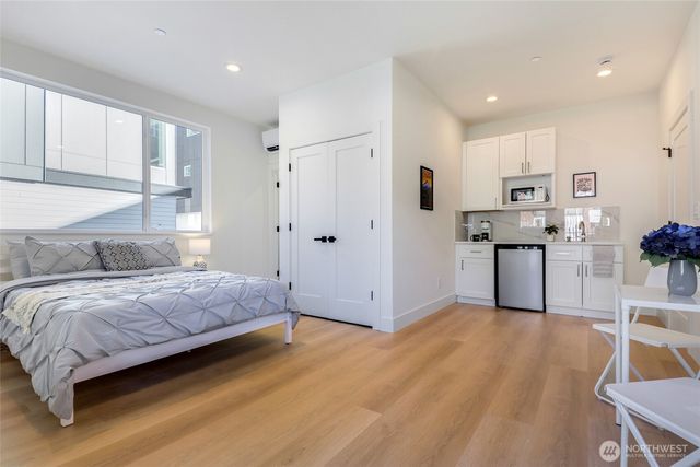 10630 E Riverside Dr, Bothell, WA 98011