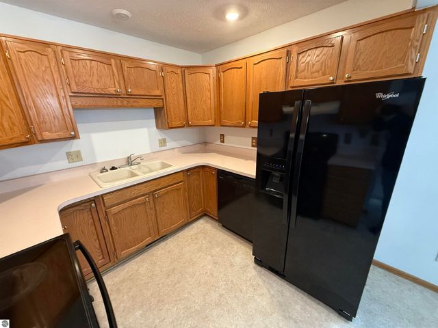 2154 Hammond Place W, Traverse City, MI 49686