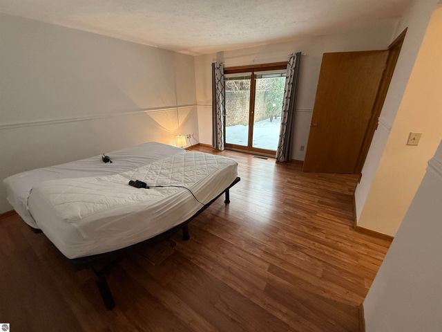 2154 Hammond Place W, Traverse City, MI 49686