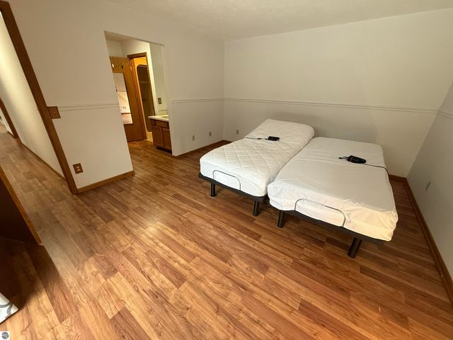 2154 Hammond Place W, Traverse City, MI 49686