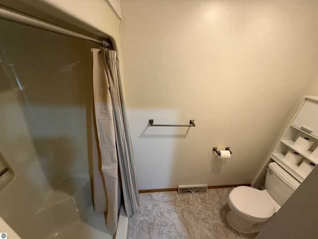 2154 Hammond Place W, Traverse City, MI 49686