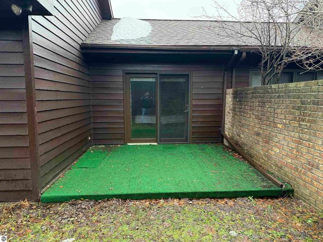 2154 Hammond Place W, Traverse City, MI 49686