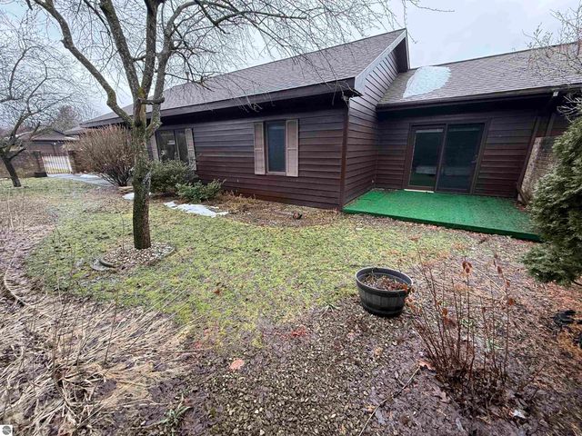 2154 Hammond Place W, Traverse City, MI 49686