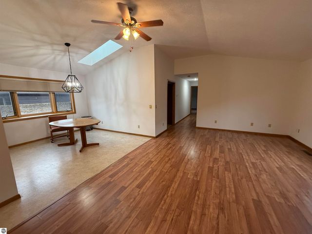 2154 Hammond Place W, Traverse City, MI 49686