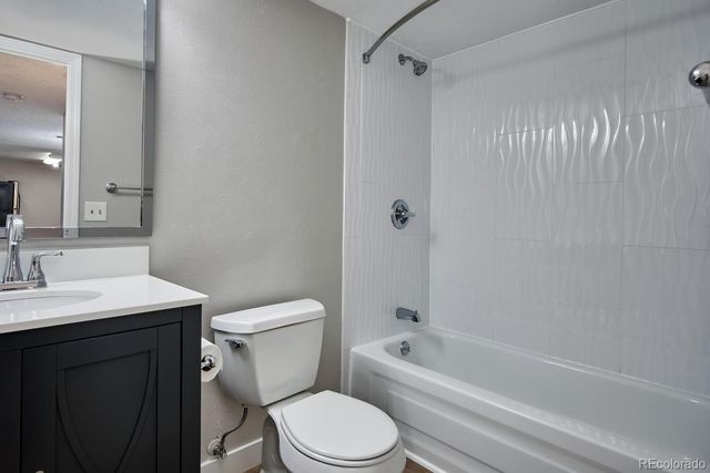 1960 S Xanadu Way 101, Aurora, CO 80014