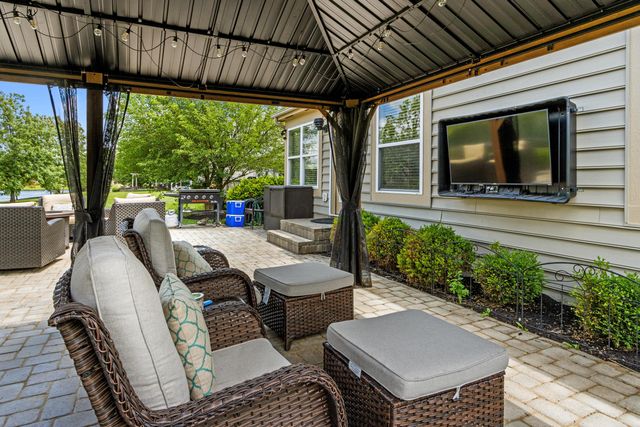 2025 Alum Village Drive, Lewis Center, OH 43035