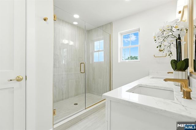 186 Canterbury Avenue, North Arlington, NJ 07031