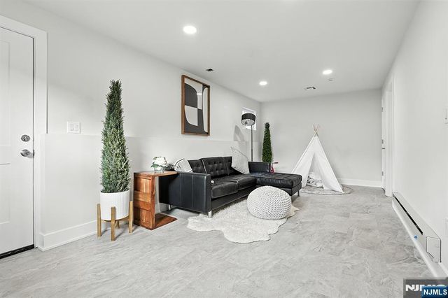 186 Canterbury Avenue, North Arlington, NJ 07031