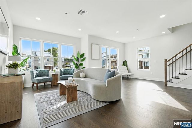 186 Canterbury Avenue, North Arlington, NJ 07031