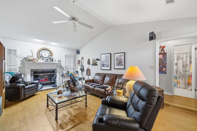 108 Long Pointe Drive, Mary Esther, FL 32569