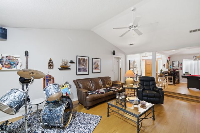 108 Long Pointe Drive, Mary Esther, FL 32569