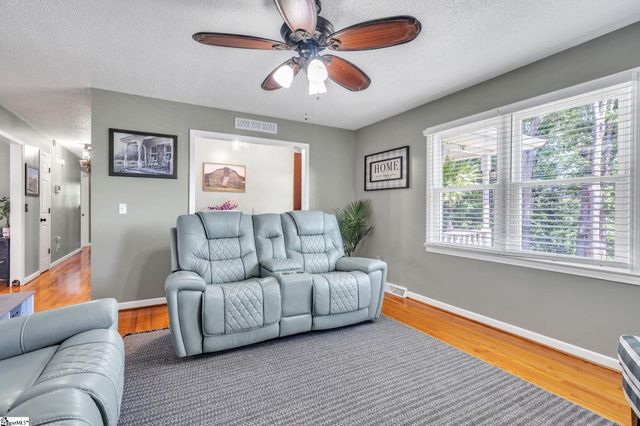 425 Hannon Road, Inman, SC 29349
