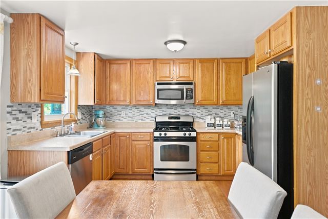 1100 Raven Dr, Scott Twp, PA 15243