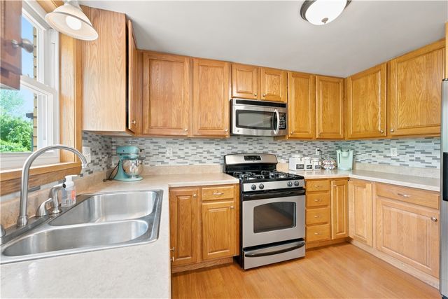1100 Raven Dr, Scott Twp, PA 15243