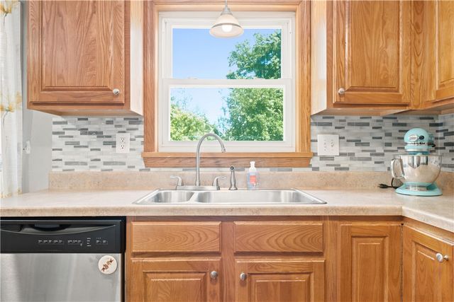 1100 Raven Dr, Scott Twp, PA 15243