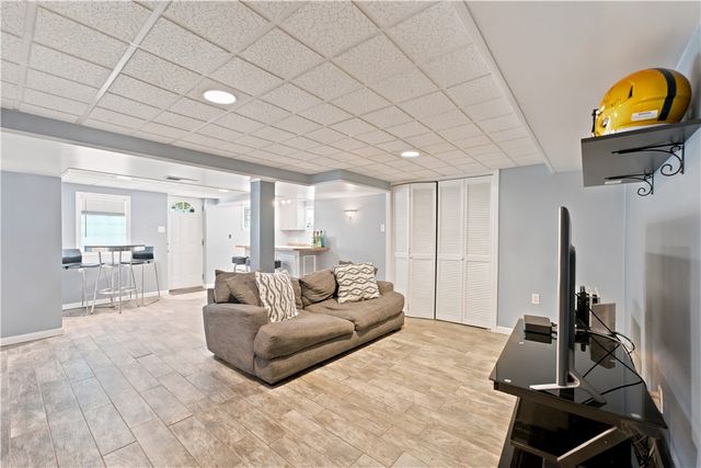 1100 Raven Dr, Scott Twp, PA 15243