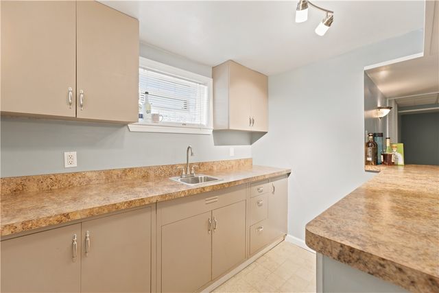 1100 Raven Dr, Scott Twp, PA 15243