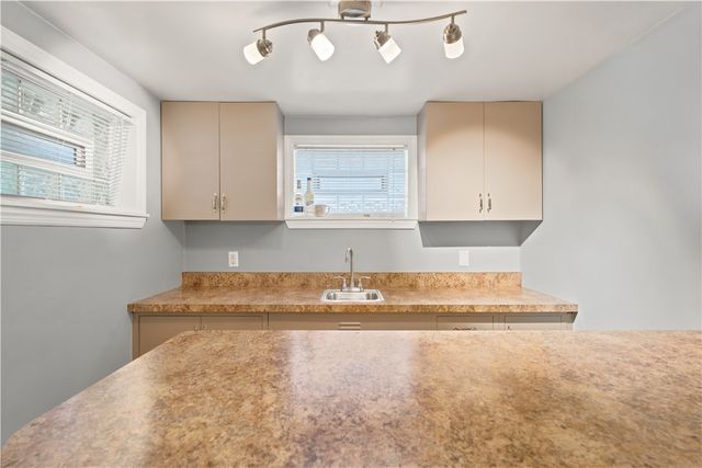 1100 Raven Dr, Scott Twp, PA 15243