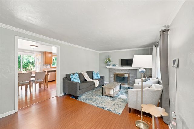 1100 Raven Dr, Scott Twp, PA 15243