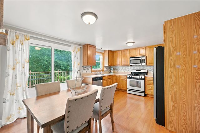 1100 Raven Dr, Scott Twp, PA 15243