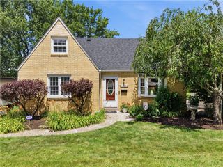 1100 Raven Dr, Scott Twp, PA 15243