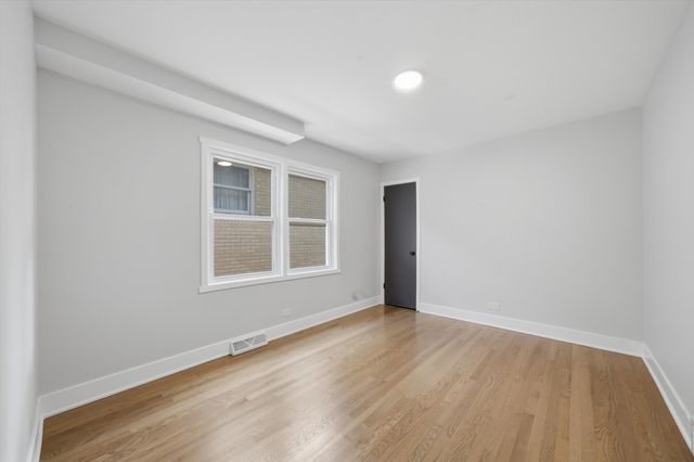 6332 N Mobile Avenue, Chicago, IL 60646