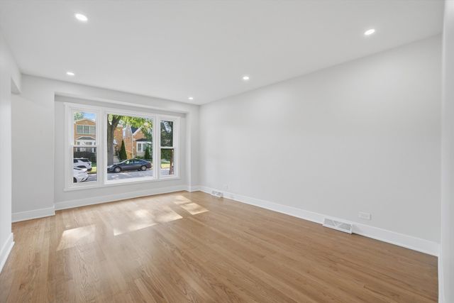 6332 N Mobile Avenue, Chicago, IL 60646