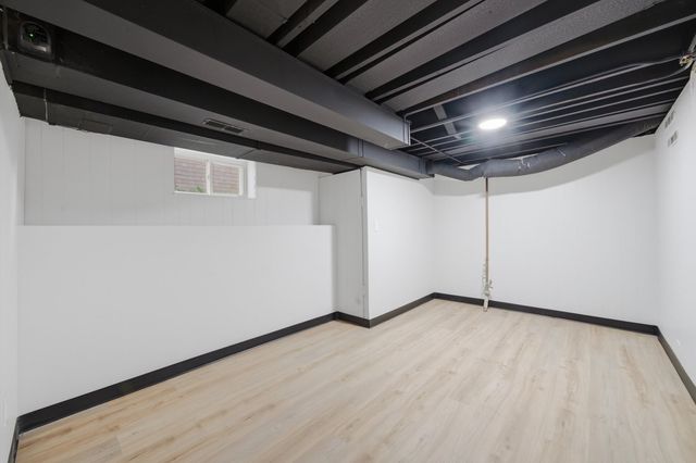 6332 N Mobile Avenue, Chicago, IL 60646