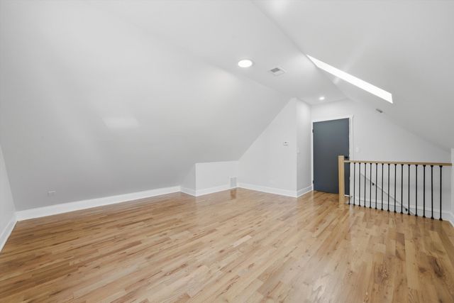 6332 N Mobile Avenue, Chicago, IL 60646