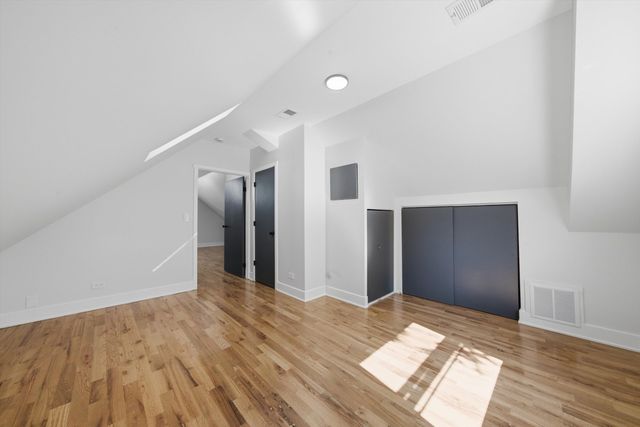 6332 N Mobile Avenue, Chicago, IL 60646