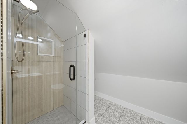 6332 N Mobile Avenue, Chicago, IL 60646