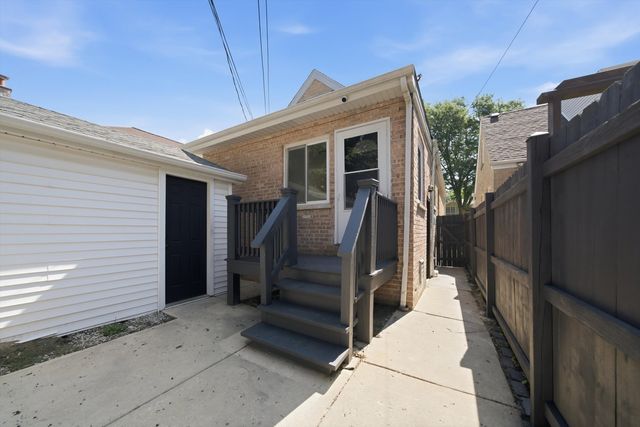 6332 N Mobile Avenue, Chicago, IL 60646
