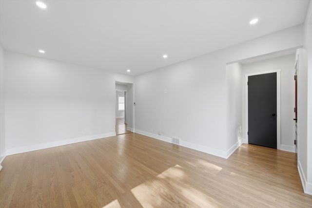 6332 N Mobile Avenue, Chicago, IL 60646