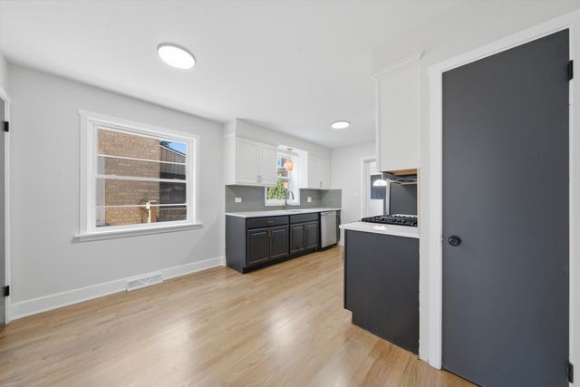 6332 N Mobile Avenue, Chicago, IL 60646
