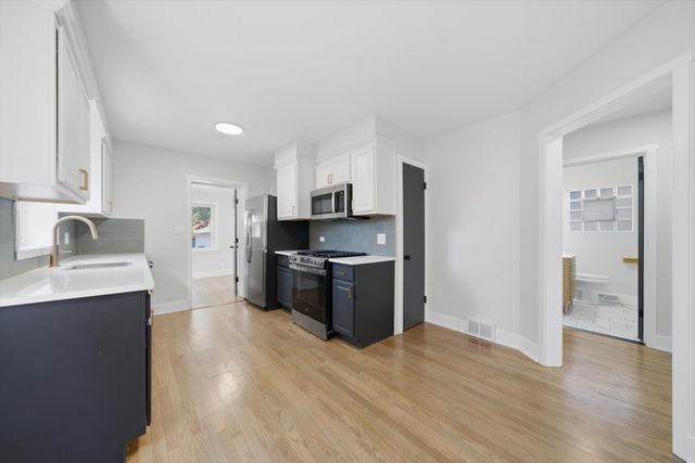 6332 N Mobile Avenue, Chicago, IL 60646