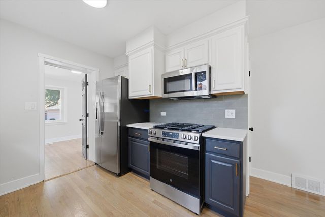 6332 N Mobile Avenue, Chicago, IL 60646