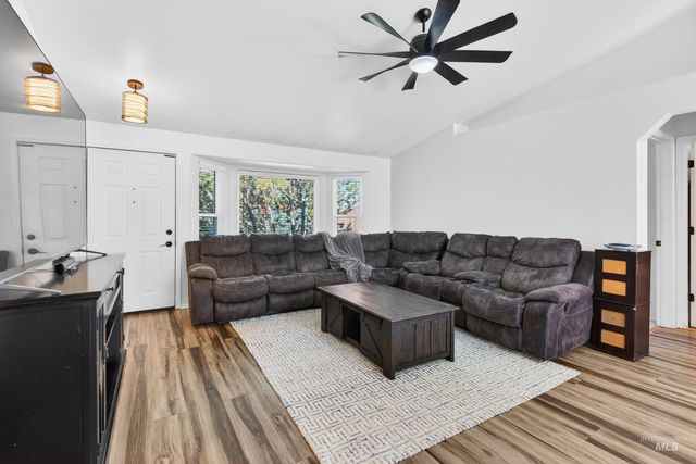 181 W Winnipeg St, Meridian, ID 83642