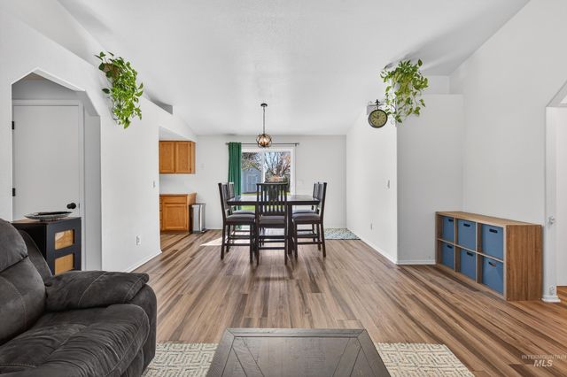 181 W Winnipeg St, Meridian, ID 83642