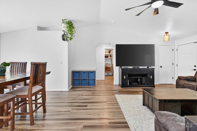 181 W Winnipeg St, Meridian, ID 83642