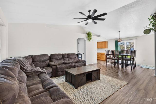 181 W Winnipeg St, Meridian, ID 83642