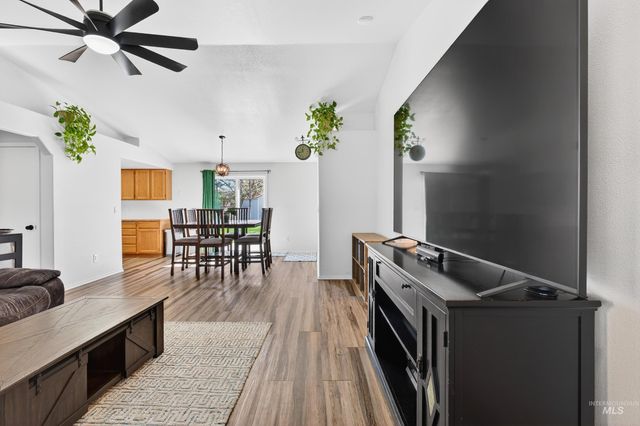 181 W Winnipeg St, Meridian, ID 83642