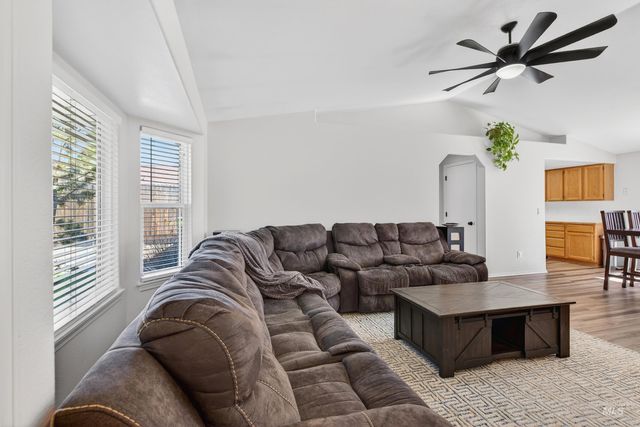 181 W Winnipeg St, Meridian, ID 83642