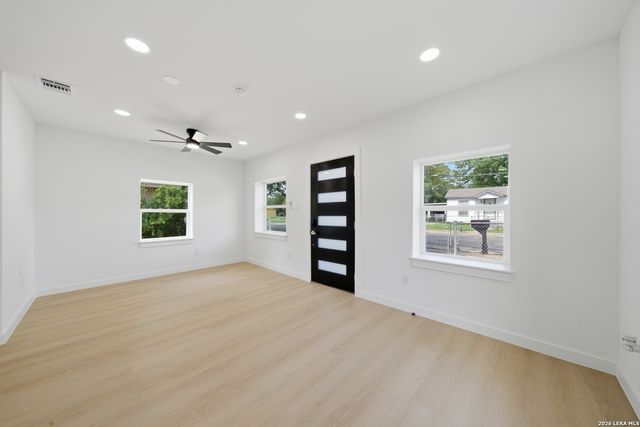 1604 Calle Valencia, San Antonio, TX 78237