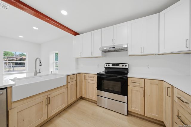 1604 Calle Valencia, San Antonio, TX 78237