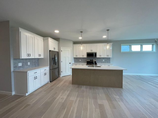 17939 Grantham Lane, Lakeville, MN 55044