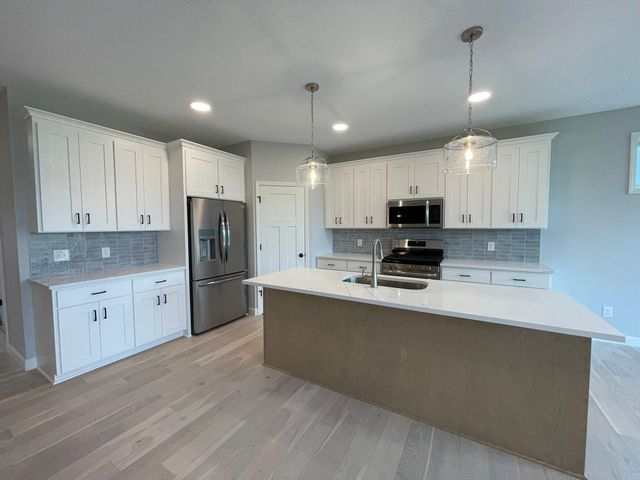 17939 Grantham Lane, Lakeville, MN 55044