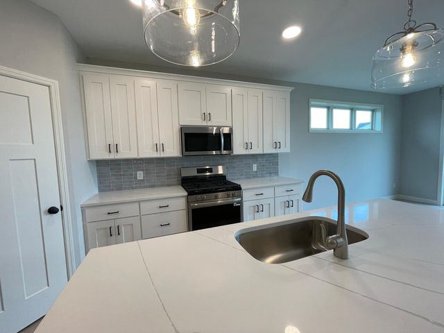 17939 Grantham Lane, Lakeville, MN 55044