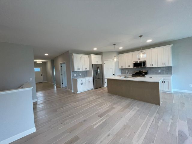 17939 Grantham Lane, Lakeville, MN 55044