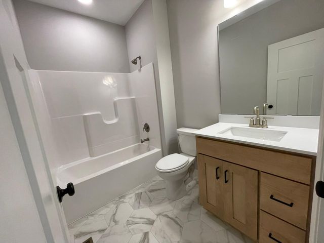 17939 Grantham Lane, Lakeville, MN 55044